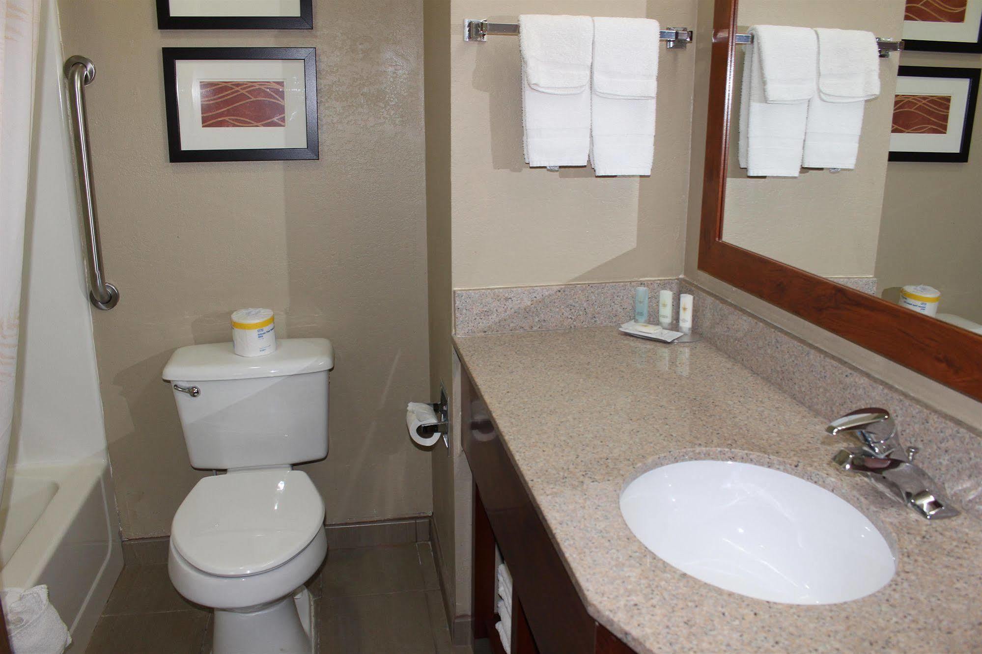Comfort Inn Грейн-Веллі Екстер'єр фото